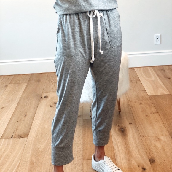 LOOKS BY LAUREN - Picture 2 of 5